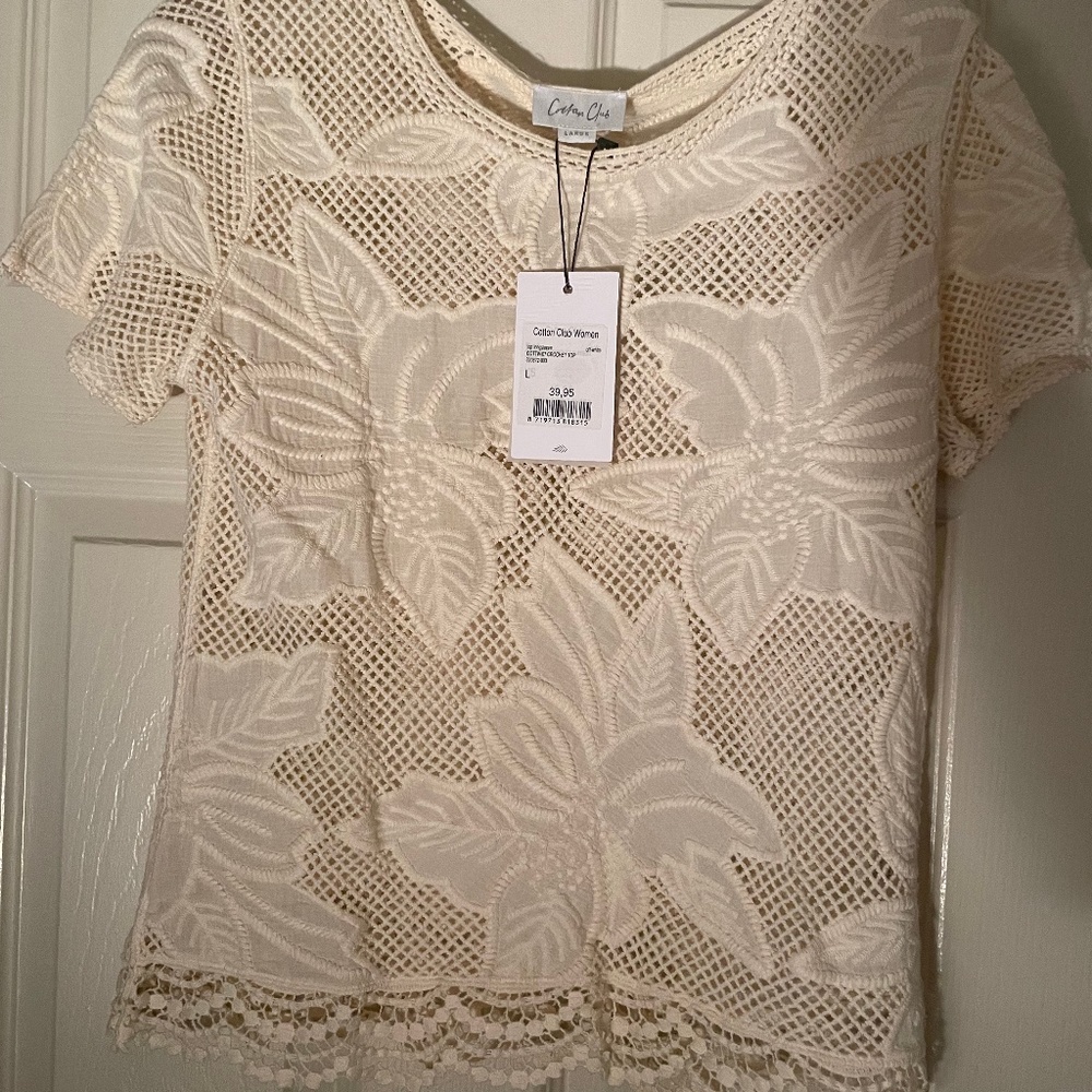 Cotten Club Crochet Off-White Top - Great option for the holidays